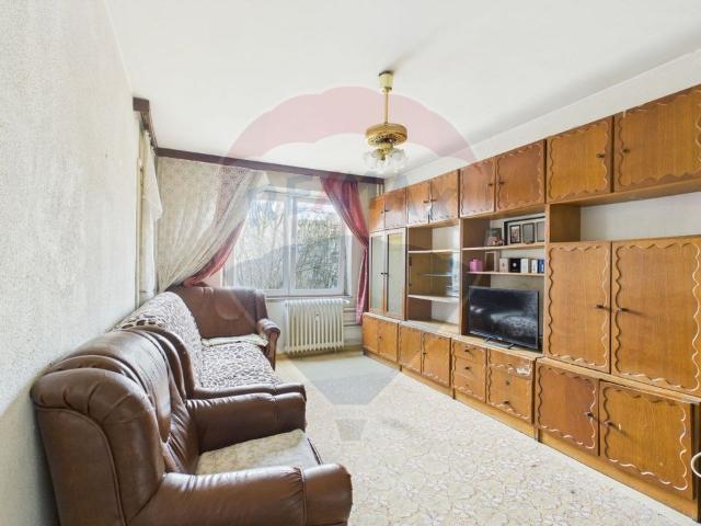 Apartament 3 camere vanzare in bloc de apartamente Bucuresti, Oltenitei vezi locația pe hartă