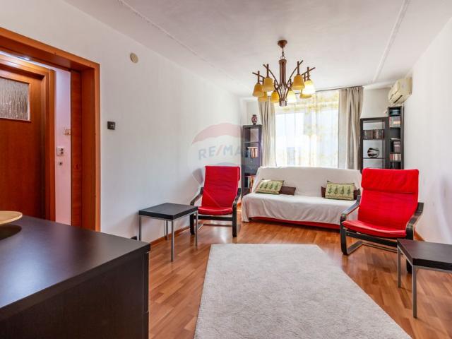 Apartament 3 camere vanzare in bloc de apartamente Bucuresti, Margeanului vezi locația pe hartă
