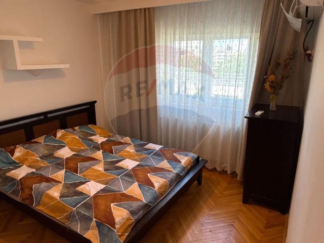 Apartament 3 camere vanzare in bloc de apartamente Bucuresti, Politehnica vezi locația pe hartă