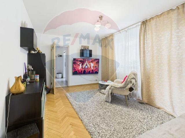Apartament 3 camere vanzare in bloc de apartamente Bucuresti, Titan vezi locația pe hartă