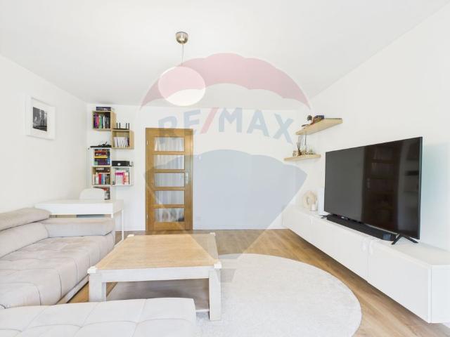 Apartament 3 camere vanzare in bloc de apartamente Bucuresti, Unirii vezi locația pe hartă