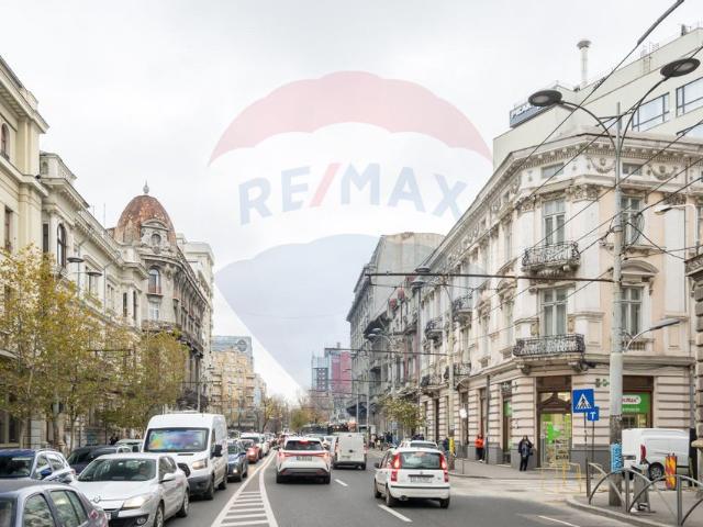 Apartament 3 camere vanzare in bloc de apartamente Bucuresti, Universitate vezi locația pe hartă