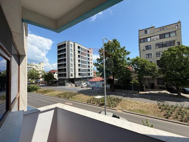 Apartament 3 camere vanzare in bloc de apartamente Constanta, Delfinariu vezi locația pe hartă