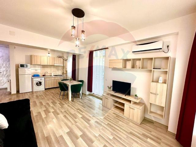Apartament 3 camere vanzare in bloc de apartamente Constanta, Mamaia, Central vezi locația pe hartă