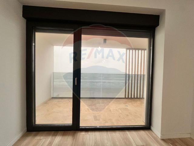 Apartament 3 camere vanzare in bloc de apartamente Constanta, Mamaia Sat, Central vezi locația pe hartă