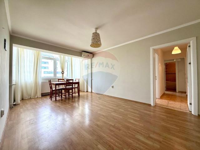 Apartament 3 camere vanzare in bloc de apartamente Constanta, Tomis Nord vezi locația pe hartă
