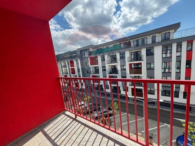 Apartament 3 camere vanzare in bloc de apartamente Cluj, Floresti vezi locația pe hartă