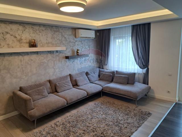 Apartament 3 camere vanzare in bloc de apartamente Dolj, Craiova, 1 Mai vezi locația pe hartă