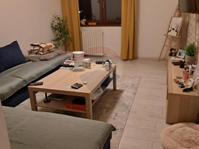 Apartament 3 camere vanzare in bloc de apartamente Dolj, Craiova, Calea Bucuresti vezi locația pe hartă