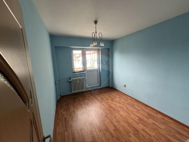 Apartament 3 camere vanzare in bloc de apartamente Dolj, Craiova, Lapus vezi locația pe hartă