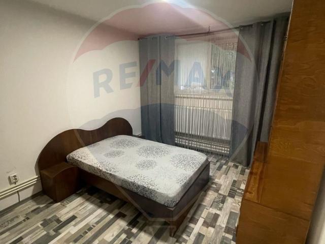 Apartament 3 camere vanzare in bloc de apartamente Dolj, Craiova, Rovine vezi locația pe hartă