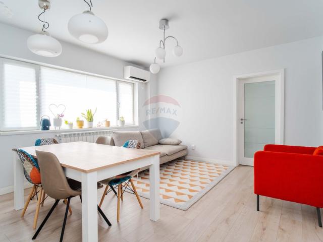 Apartament 3 camere vanzare in bloc de apartamente Iasi, Central vezi locația pe hartă