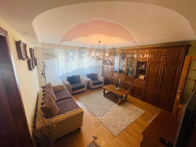 Apartament 3 camere vanzare in bloc de apartamente Olt, Slatina, Steaua vezi locația pe hartă