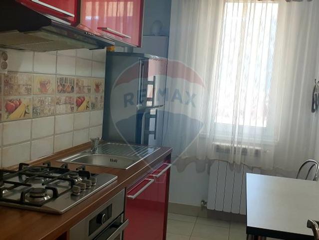 Apartament 3 camere vanzare in bloc de apartamente Piatra Neamt, Central vezi locația pe hartă