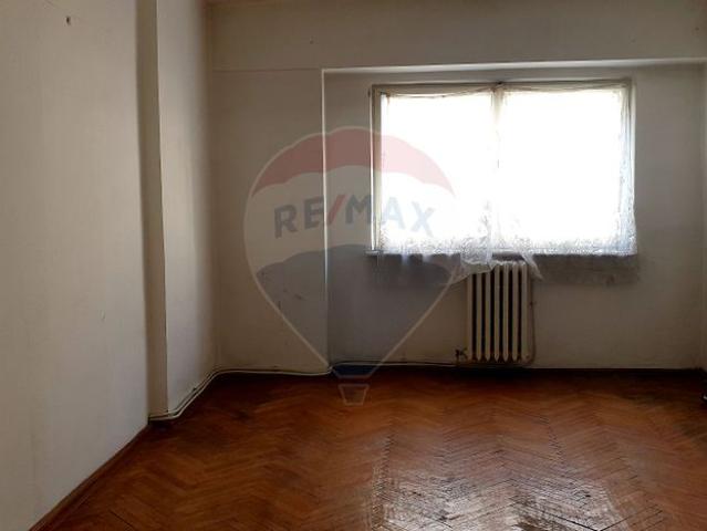 Apartament 3 camere vanzare in bloc de apartamente Piatra Neamt, Maratei vezi locația pe hartă