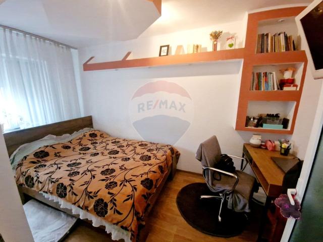 Apartament 3 camere vanzare in bloc de apartamente Piatra Neamt, Maratei vezi locația pe hartă
