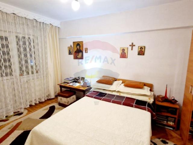 Apartament 3 camere vanzare in bloc de apartamente Piatra Neamt, Precista vezi locația pe hartă