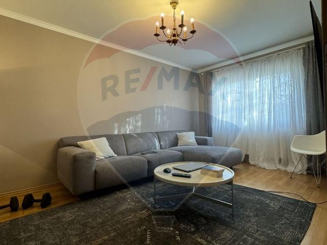 Apartament 3 camere vanzare in bloc de apartamente Sibiu, Medias, Central vezi locația pe hartă