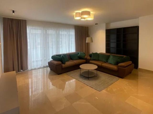 apartament 3 camere/ vedere Libera/ nou totul/ parcare si boxa inclus