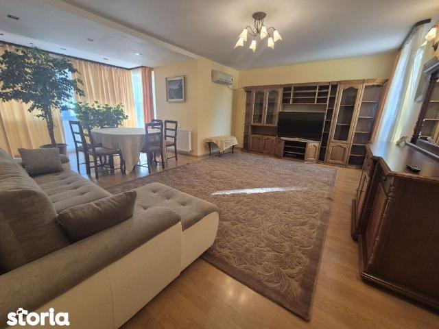 Apartament 3 camere Zamca de inchiriat