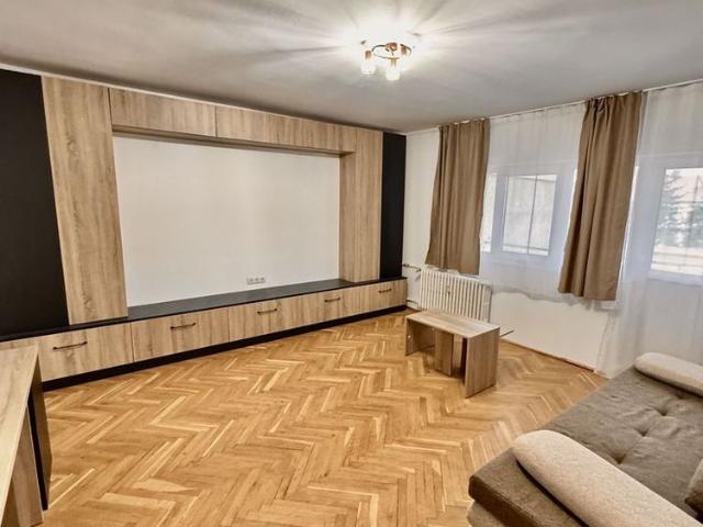 Apartament 3 camere, zonă centrală Oradea