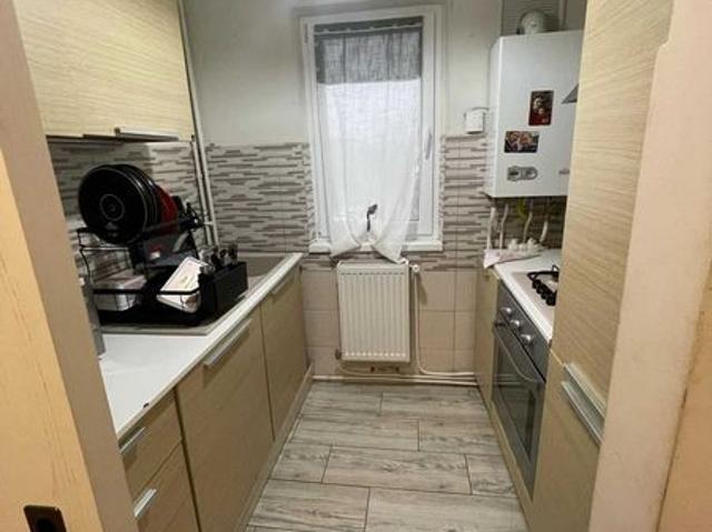 Apartament 3 camere zona Milcov