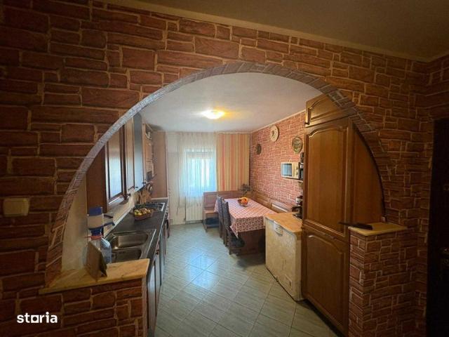 Apartament 3 camere, zona Nord, strada Calugareni, Bacau