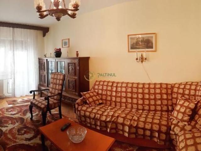 Apartament 3 camere, zona Scoala de Inot