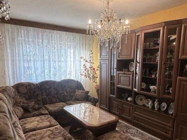 Apartament 3 camere zona Vasile Aron