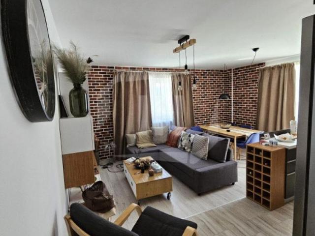 Apartament 3 camere, zona Vivo
