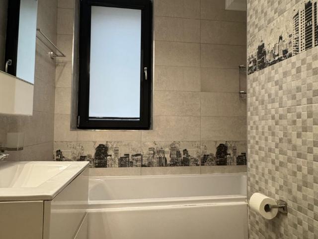 Apartament 3 camere, 100 mp, mobilat modern, VEDERE LA MARE! AXI107