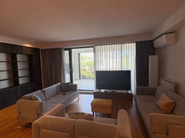 Apartament 3 camere 127mp piscina