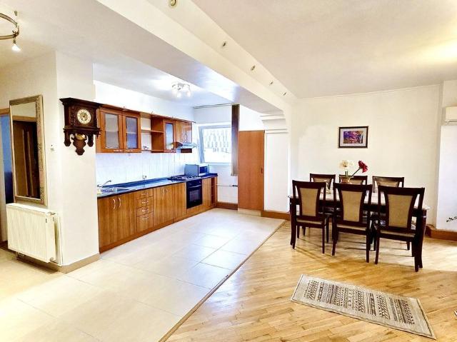 Apartament 3 camere | 2 băi | Parcare | Centrul Civic | 650 €/lună