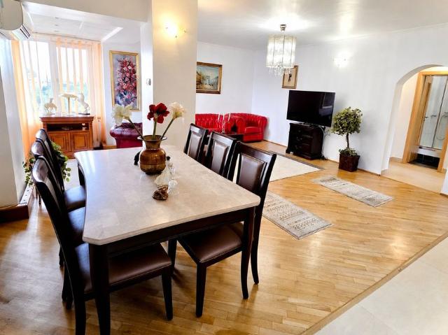 Apartament 3 camere | 2 băi | Parcare | Centrul Civic | 650 €/lună