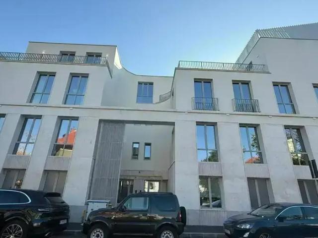 Apartament 3 Camere, 2 Bai, Balcon, in elegantul Cartier Armenesc