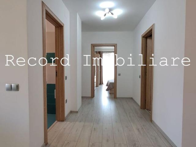 Apartament 3 camere,2 bai,et.1,balcon,parcare subterana! zona Marasti