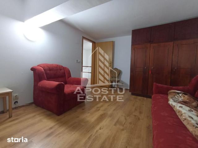 Apartament 3 camere 2 bai zona mehala la curte comuna
