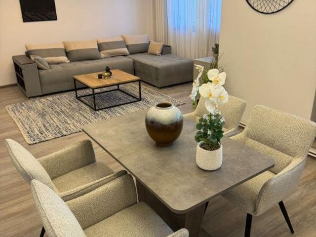 Apartament 3 camere 2 bai zona Spital