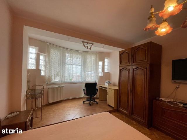 Apartament 3 camere, 2 bai – zona strazii Godeanu