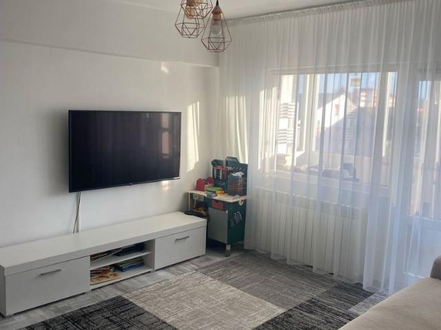 Apartament 3 camere 2 bai