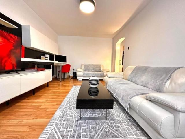 Apartament 3 camere, 2 grupuri sanitare