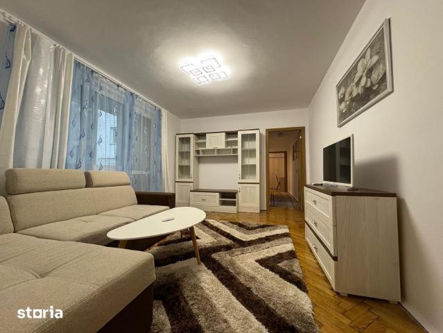 Apartament 3 camere, 2 dormitoare, 70,5 mp, logie, izolat termic