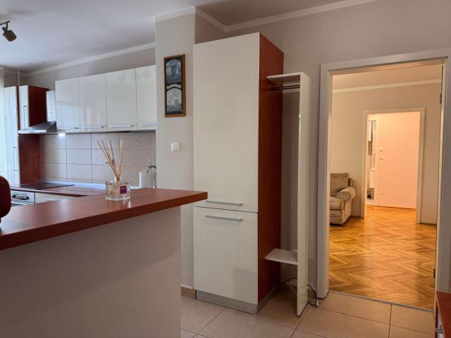Apartament 3 camere | 2 dormitoare | Intrarea Doinei | Garaj