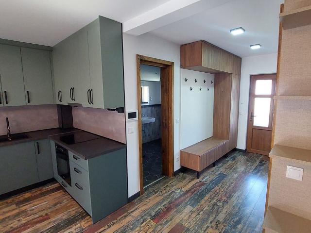 Apartament 3 camere, 2 parcari private, zona 7 Noiembrie