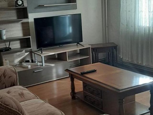 Apartament 3 camere 300 / luna