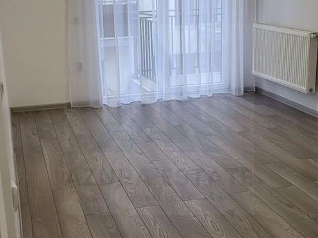 Apartament 3 camere 3 balcoane etaj 1 parcare zona Calea Cisnadiei