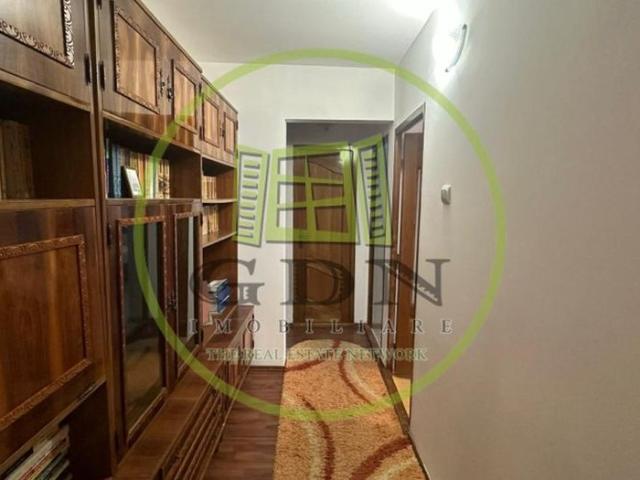 Apartament 3 camere, 64 mp, cartier Rovine, zona Damarin