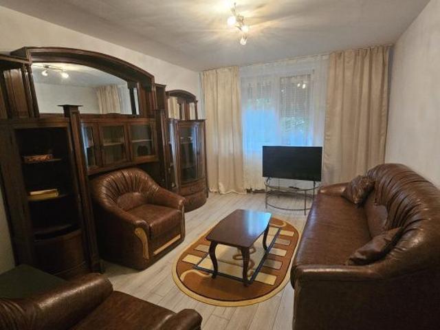 Apartament 3 camere, 64 mp utili, zona Calea Bucuresti Spitalul Infec