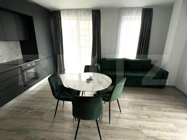 Apartament 3 camere, 65 mp, parcare, 2 balcoane, zona Pod Marasti