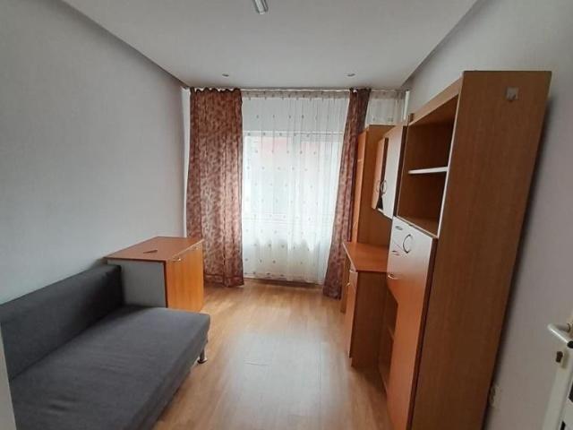 Apartament 3 camere 60mp, balcon, etaj intermediar, La Terenuri
